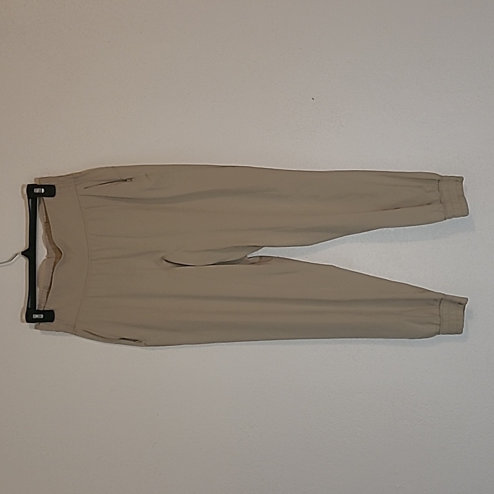 Lululemon khaki joggers barely worn size unknown fits med/6